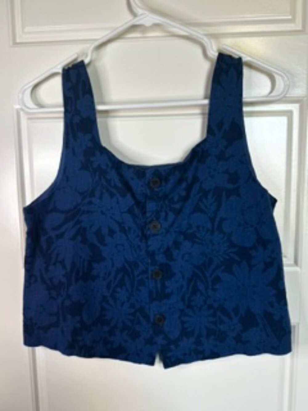 Gap Tank Top-Unique Back - Picture 4 of 4